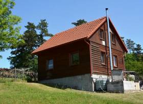 Prodej RD, dispozice 4+1, zastavěná plocha 58 m², pozemky celkem 947 m², obec Semtěš, Středočeský kraj 