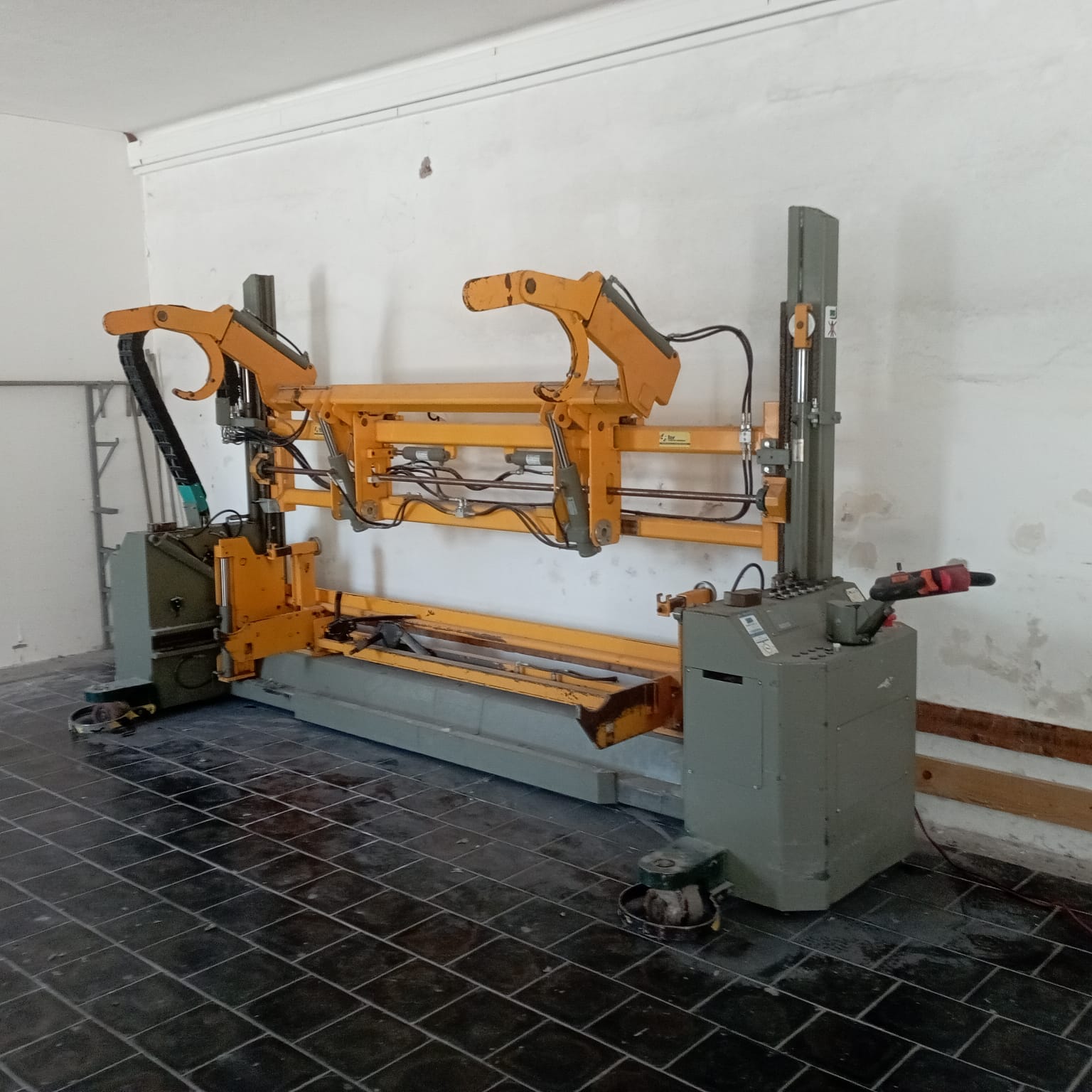 Ruční elektrický vozík na přesun cívek látek, Ferman Logistic Experience, model F274, rok výroby 2009