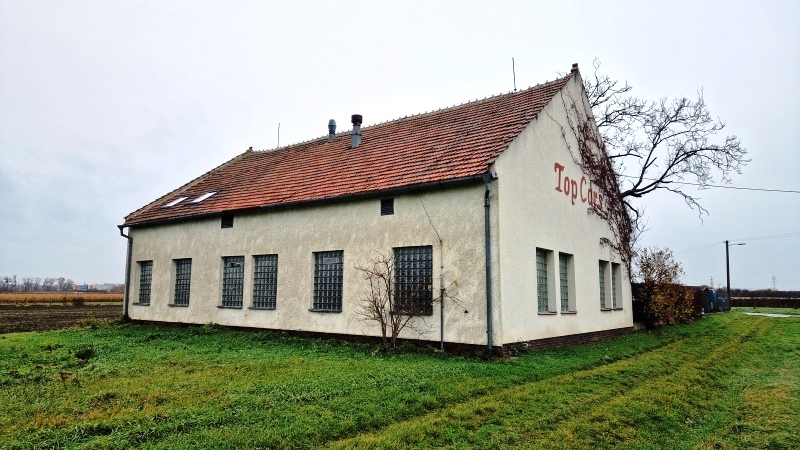 Prodej výrobního areálu - budovy autoservisu se skladovacími prostory, výměra 286m2, pozemky 1.086 m2, Ladná, okres Břeclav