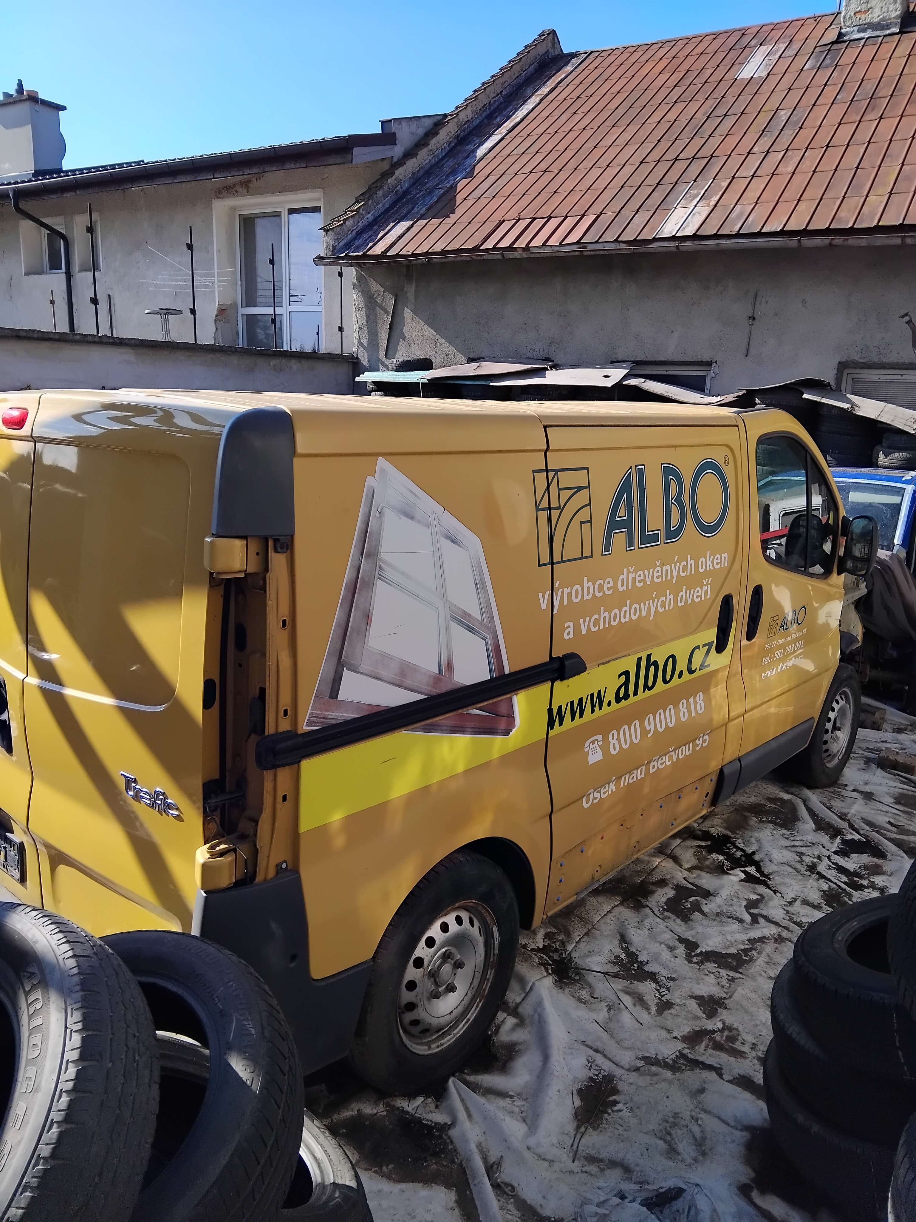 RENAULT TRAFIC, 2.0d, 66 kW, FLAMA6, VIN: VF1FLAMA68Y272718, první registrace 2008, na díly, z majetku ALBO okna - dveře s.r.o. 