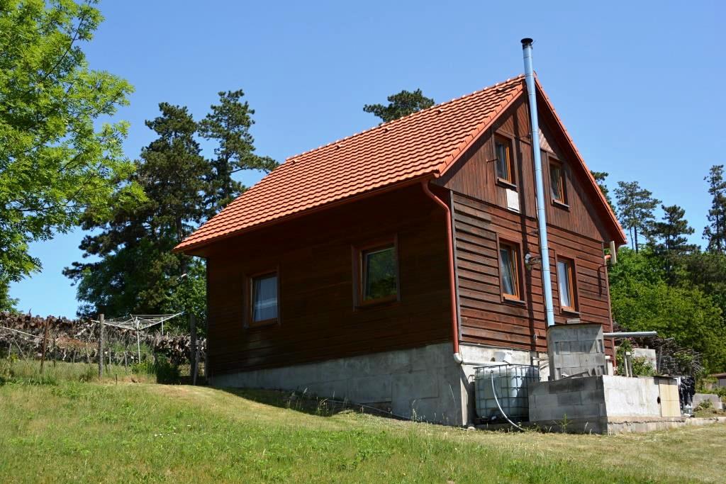 Prodej RD, dispozice 4+1, zastavěná plocha 58 m², pozemky celkem 947 m², obec Semtěš, Středočeský kraj 
