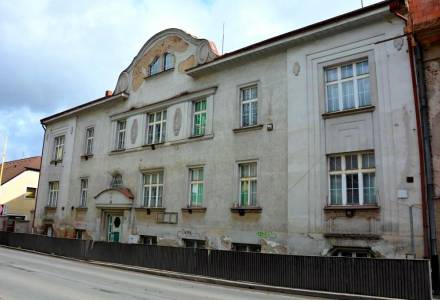                                     VEŘEJNÁ DRAŽBA - Stavba občanské vybavenosti - zastavěná plocha 1.260 m2, pozemky celkem 1.534 m2, z majetku Města Příbram
                                