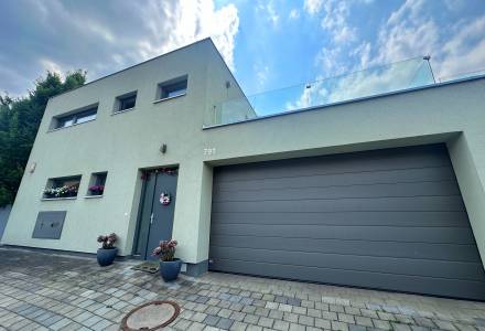                                     Prodej RD 5+kk s užitnou plochou 216 m2, bazén, dvougaráž, pozemek 479 m2, vyhledávaná lokalita Praha-Lipence
                                