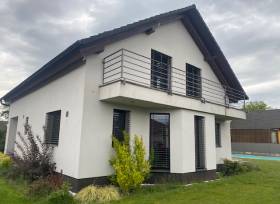 Prodej RD, zastavěná plocha 104 m2, pozemky celkem 695 m2, obec Staré Jesenčany, Pardubický kraj