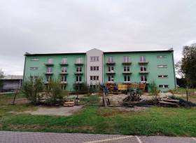 Prodej rozestavěného bytového domu pro seniory, užitná plocha 1600 m2, pozemky celkem 1054 m2, Český Těšín
