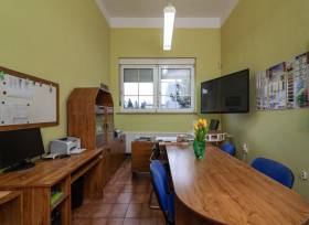 Prodej souboru kancelářského vybavení - nábytek, stoly, židle, skříně, PC, tiskárny - EUROPROFIL