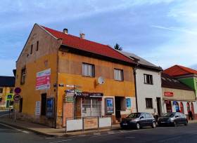 Prodej dvoupodlažního RD užitná plocha 239m², vedlejší stavby užitná plocha 39m² a pozemků 317m², obec Zdice, Středočeský kraj 