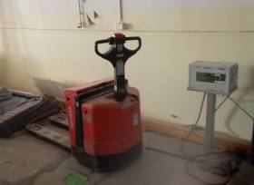 Ruční vysokozdvižný elektrický vozík Toyota, model 7PM18, výrobní číslo 928817, rok výroby 2006