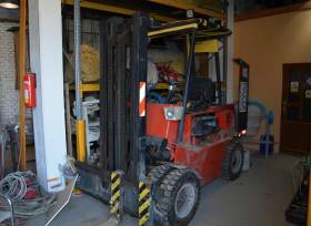 Prodej VZV DESTA DV HM32221, r.v. 1980 a paletový vozík 2000kg DF 20, z majetku PAMA Poděbrady s.r.o. 