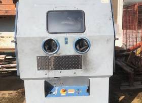 Pískovačka/tryskací box, rok výroby 2015, hmotnost cca 500kg.